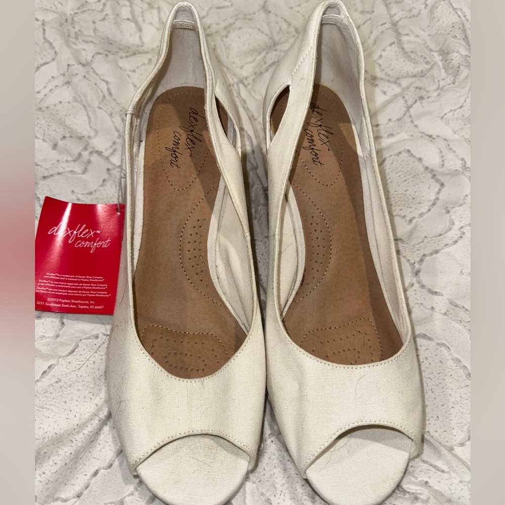 NWT | Dexflex Comfort |  Cream Peep Toe Wedged